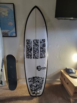 5"10 surfboard
