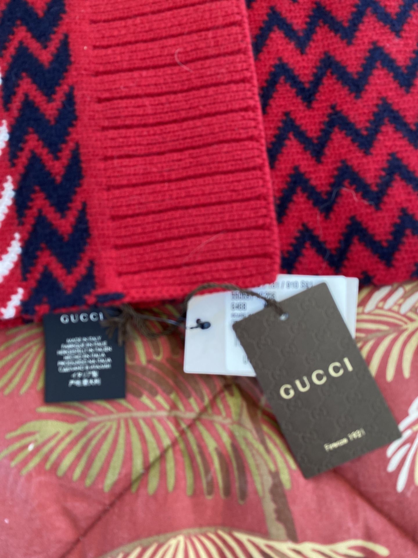 Bargain Price On New w/Tags Genuine GUCCI 100% Wool Muffler 