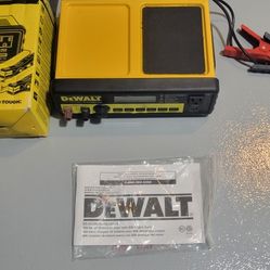 Battery Charger DeWalt  DXAEC80