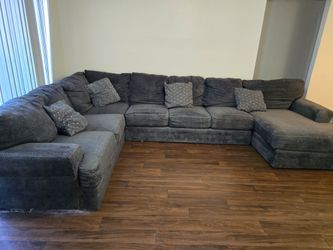 Large Gray Sectional Couch w/ Chaise – Comfortable – $450 OBO