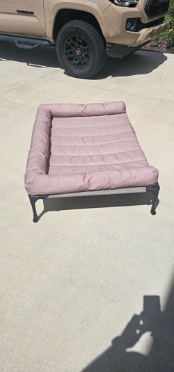 XL outdoor dog bed
