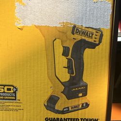 DEWALT 20V MAX CORDLESS PRUNER MODEL (DCPR320D1) KIT BATTERY AND CHARGER