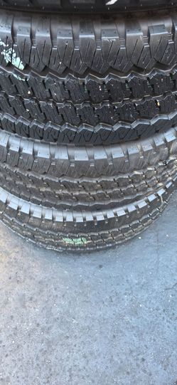 4 tires LT275/70r18 Bridgestone dueler A/T