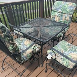 5 pc Wrought Iron Patio Set w/4 Cushions