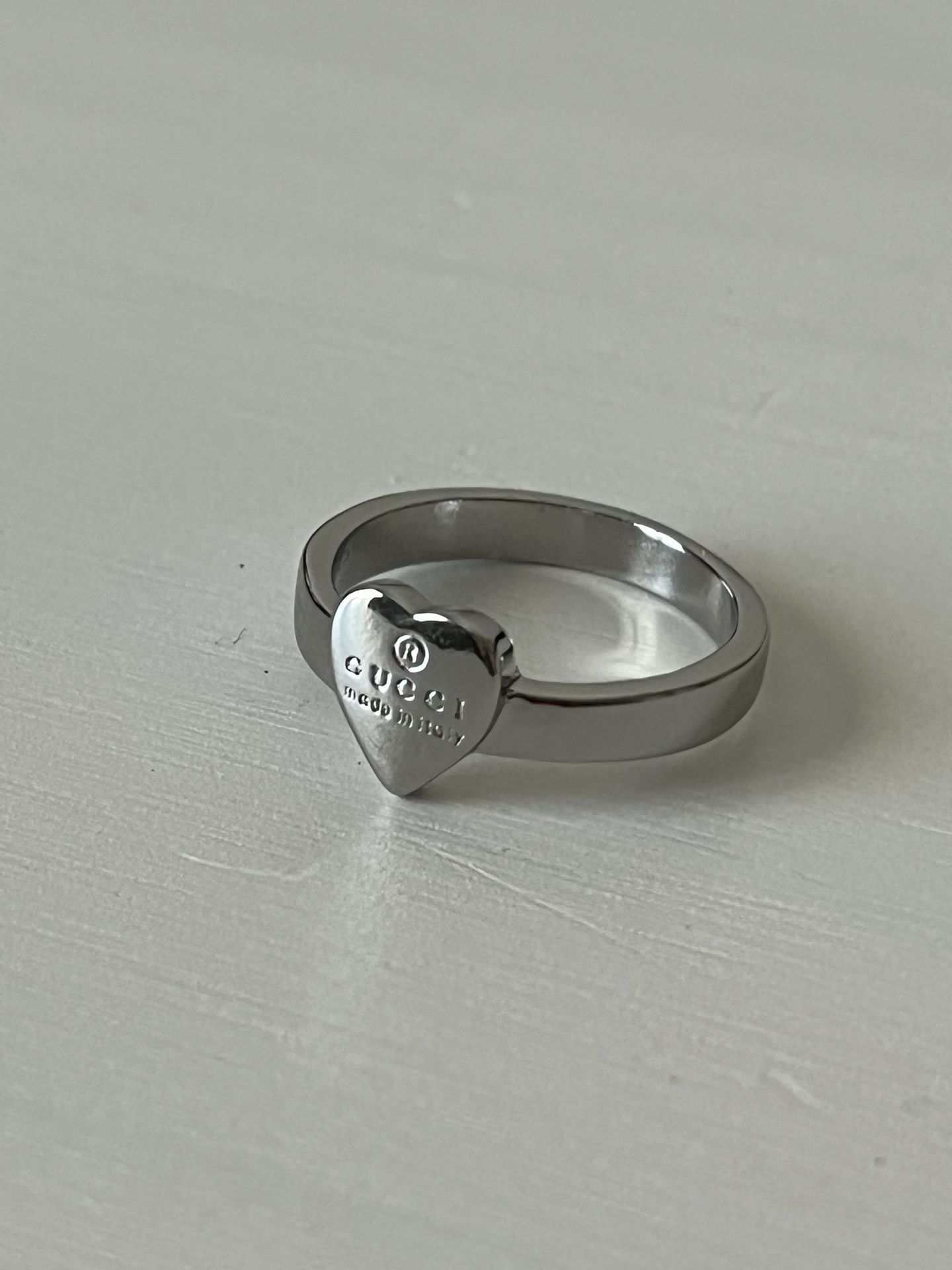 Gucci Engraved Heart Trademark Ring