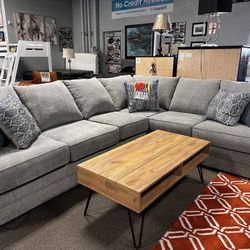 Perfect Couch! $1699 💙🤍📦 Easy Financing, No Credit Needed!