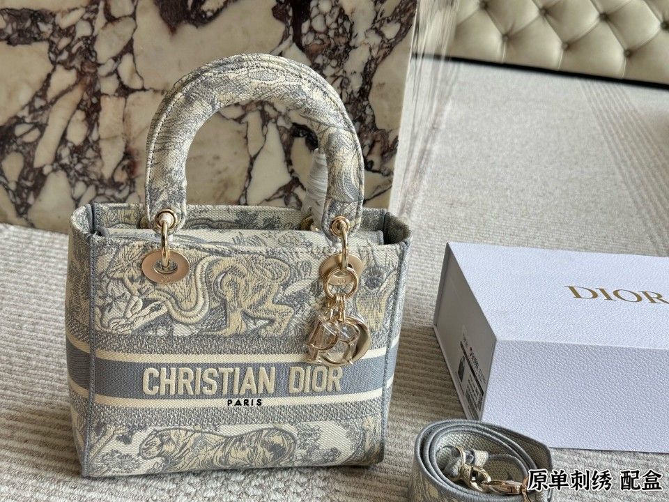 2025 Dior Women's Handbag - Embroidered Jacquard Pattern - Embroidered Princess Casual Crossbody Bag - 24*20cm