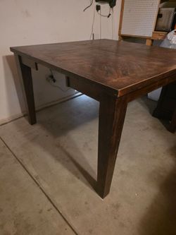 Kitchen Table & 5 chairs