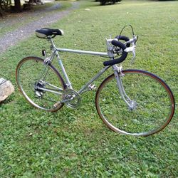 MY  VINTAGE SCHWINN CONTINENTAL 1976 MODLE LIKE NEW. 375