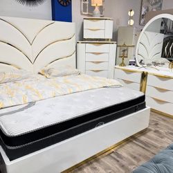 Queen/King Size Bed Ask For Price 