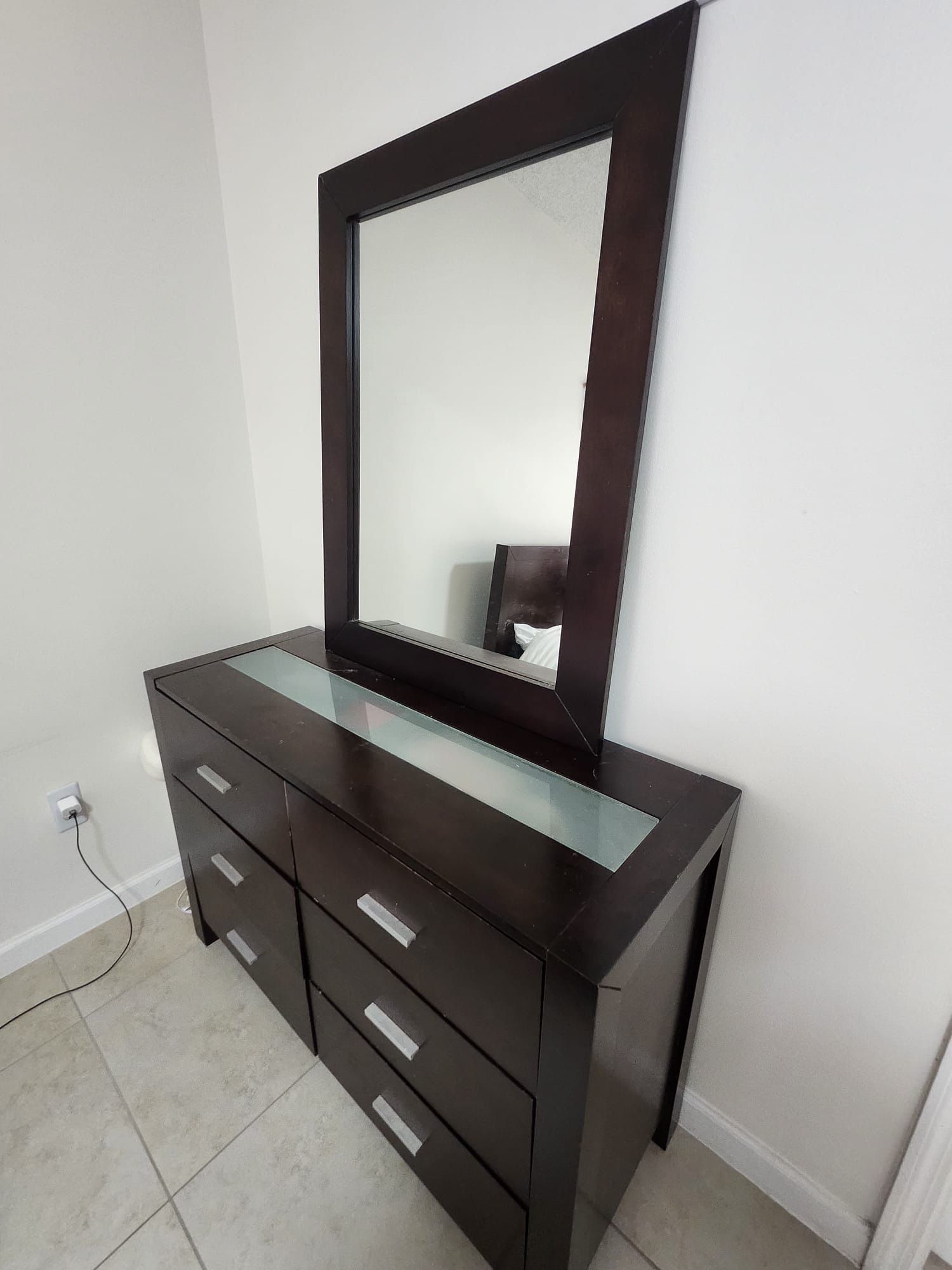 Dresser With Mirror
