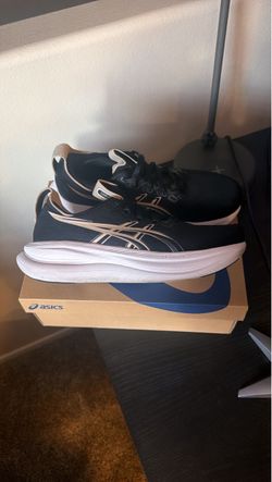 Asics Gel Nimbus 28 - Men Size 8
