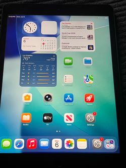 Apple IPad 9th Gen w/ case and charger  64gb n 256gb