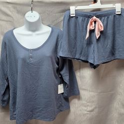 Blue waffle knit three-quarter sleeve top and shorts pajama set Women Size Large