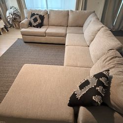 Living Spaces Sectional Couch With chaise