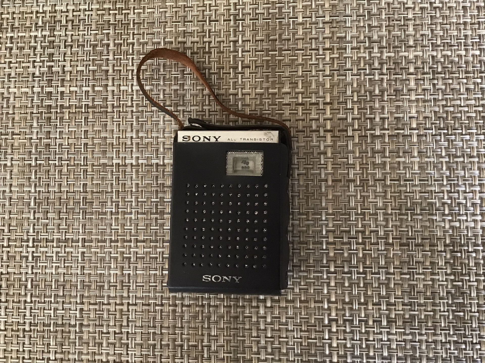 VINTAGE (1968) Sony transistor radio