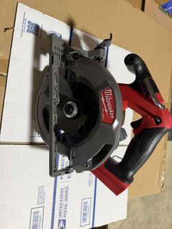 Milwaukee Fuel 6 1/2 Circular Saw