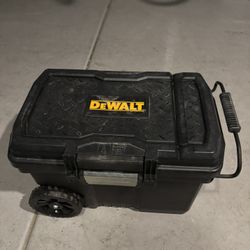 DEWALT - Rolling Tool Chest - 22”L X 17”H