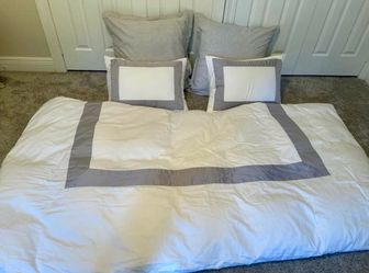 Everhome Emory Hotel Border Duvet Bedding Set | full/queen | grey and white