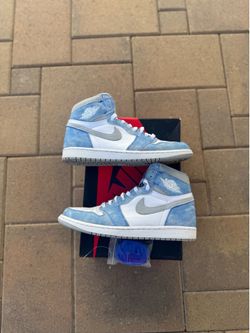 Jordan 1 Hyper Royal size 11