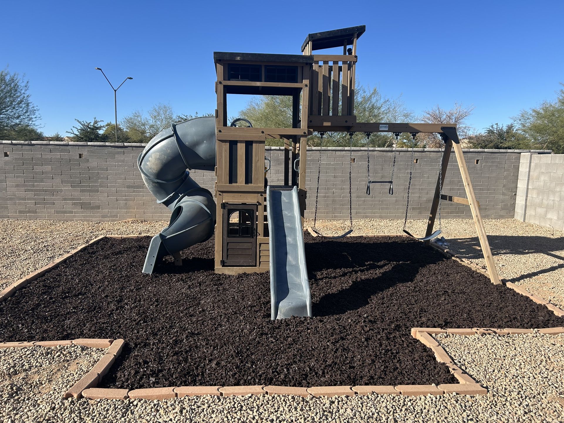 Gorilla Skyline Lookout Outdoor Swing Set 