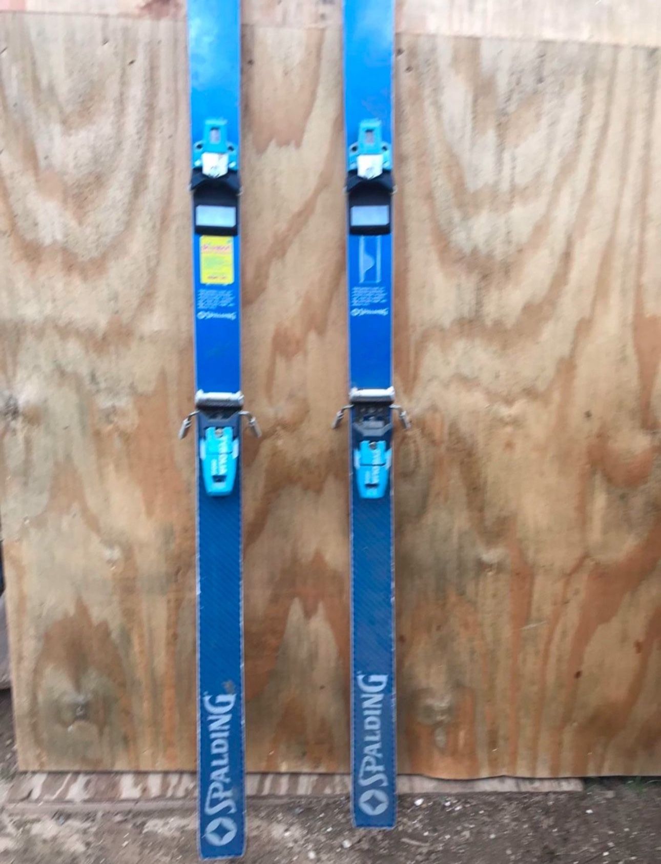 Free VINTAGE Aluminum Snow Skis