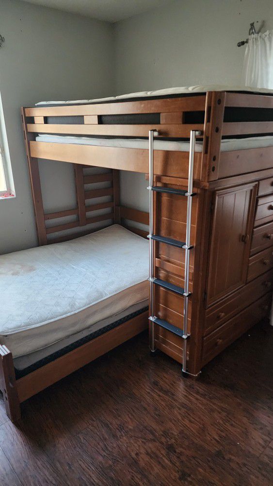 Twin, Full Solid Wood Bunk Bed 