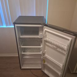 LG Mini Refrigerator 