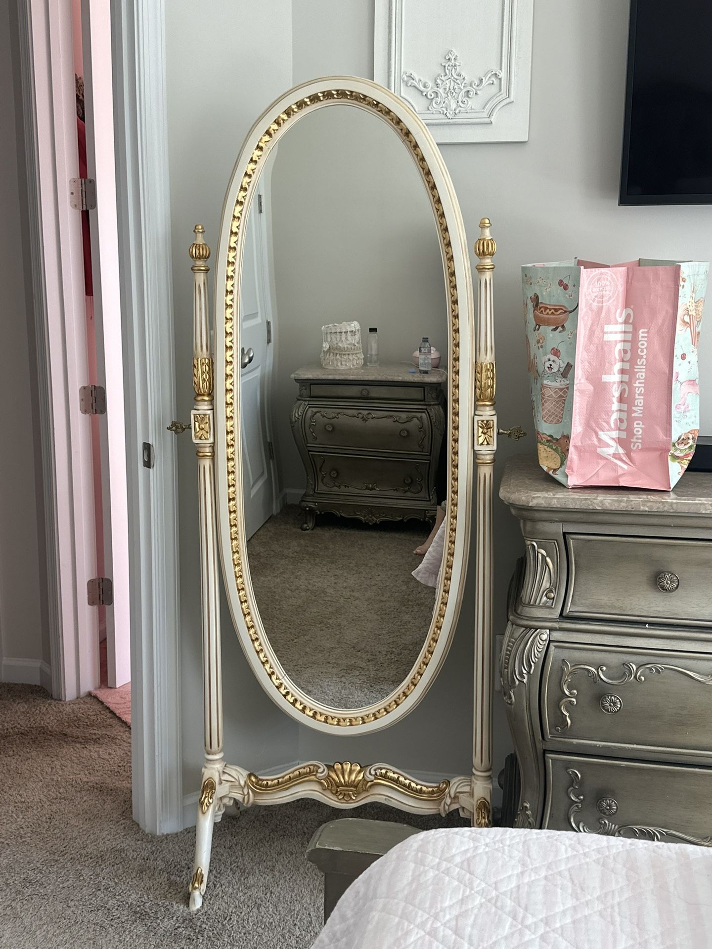 Antique oval body length mirror