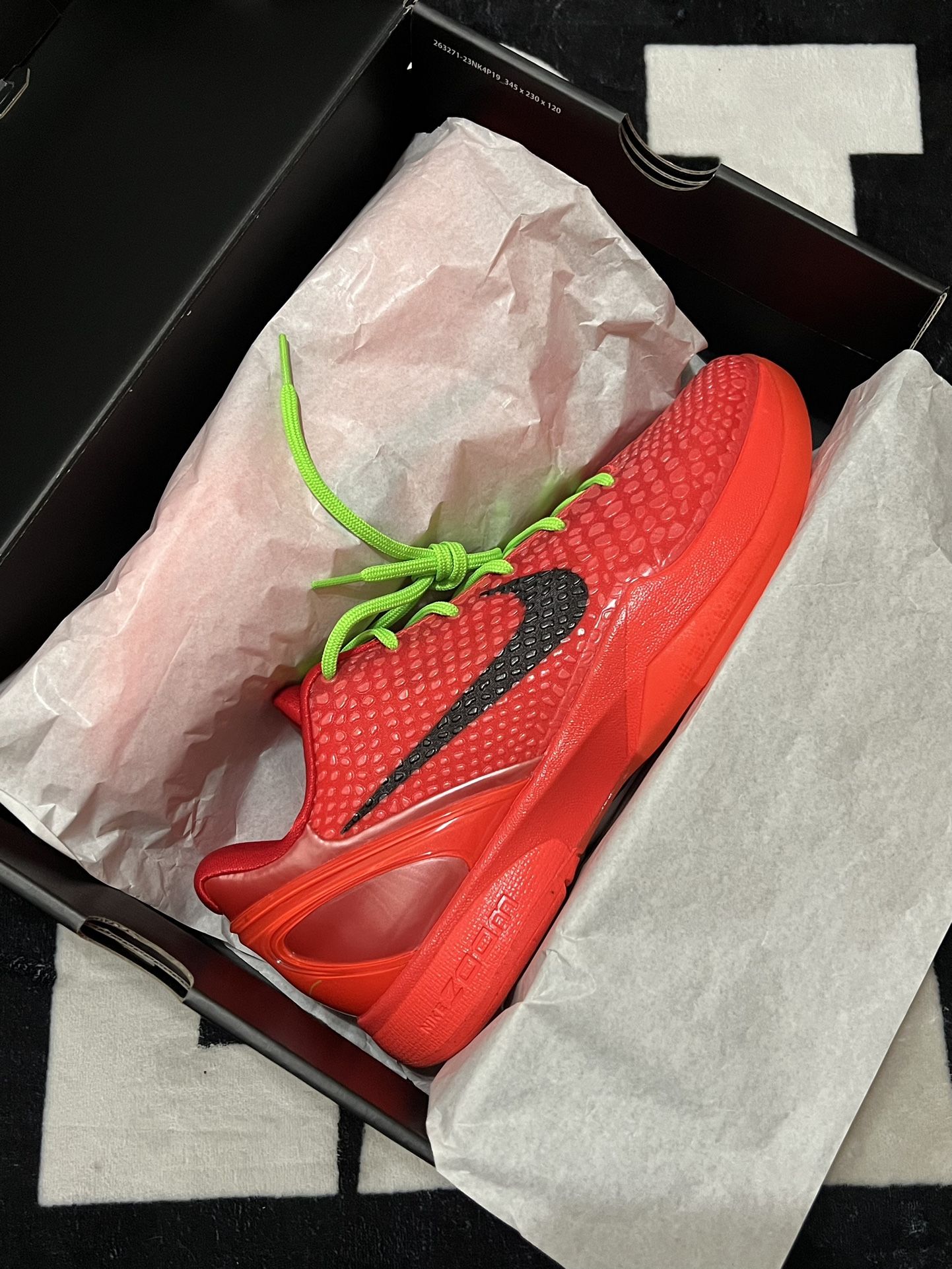 Kobe 6 Reverse Grinch Size 11.5
