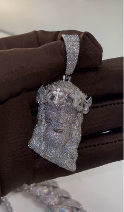 MOissanite pendant