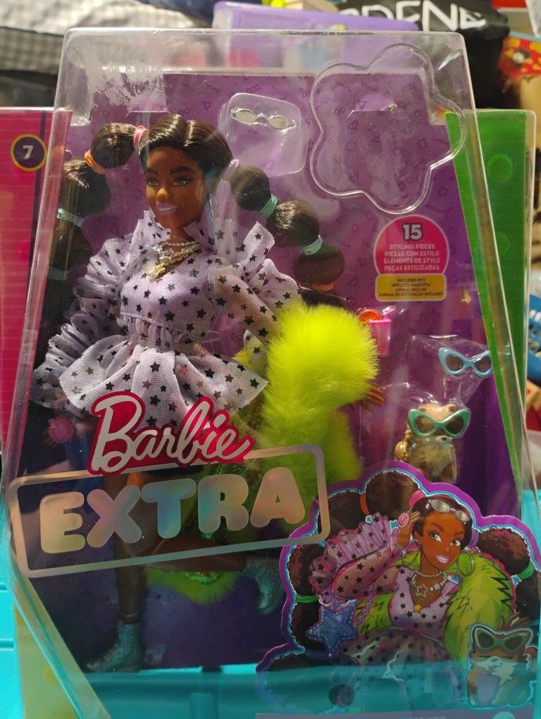 Barbie Extra Doll New in Box Unopened
Includes 15 styling pieces.