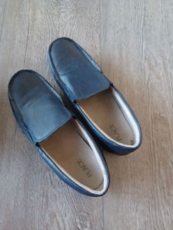 Size 6 moccasin shoe