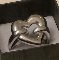 Puffy Heart Ring in .925 Sterling Silver. Size 7. Very thick sturdy ring. Rare find.