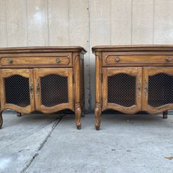 Gorgeous French provincial pair of nightstands 