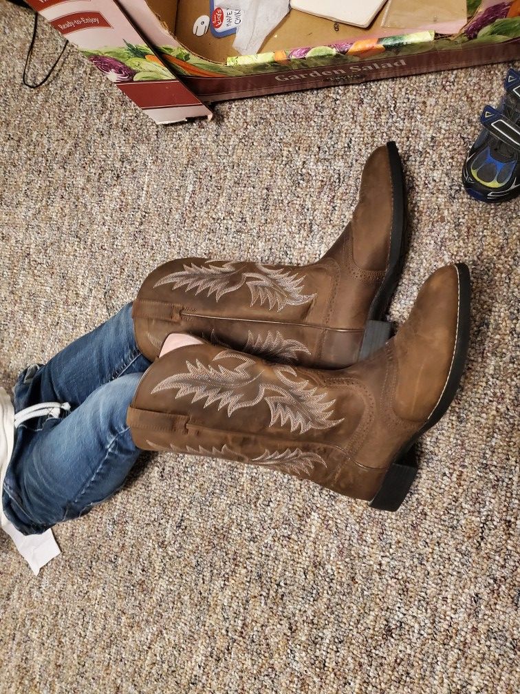 Ariat 8.5 boots