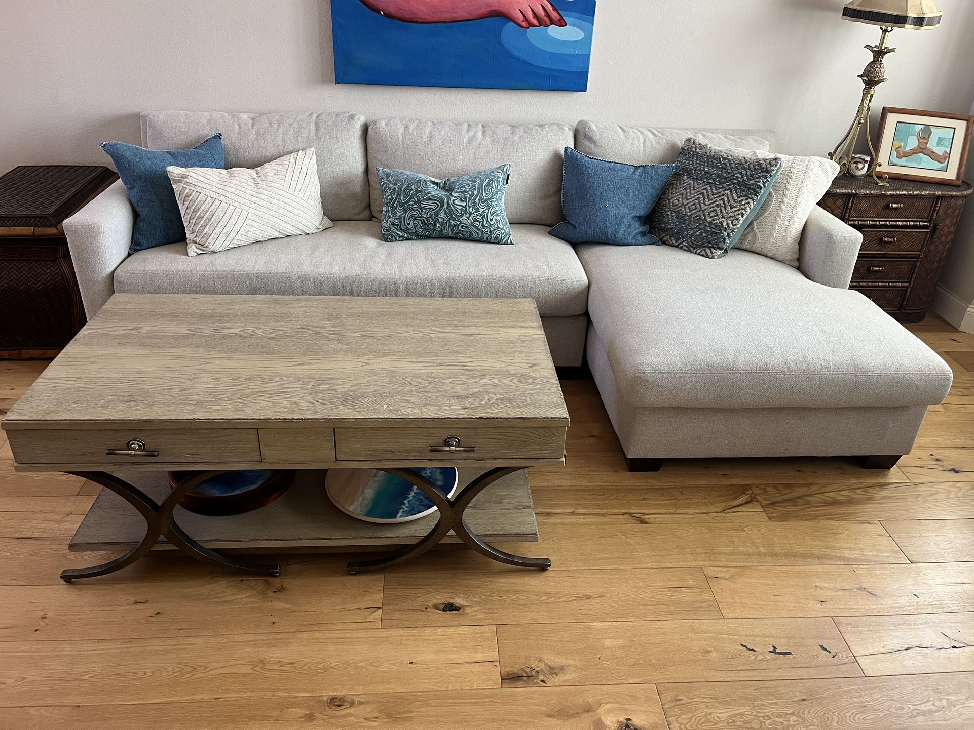 Coffee table With 2 Drawers