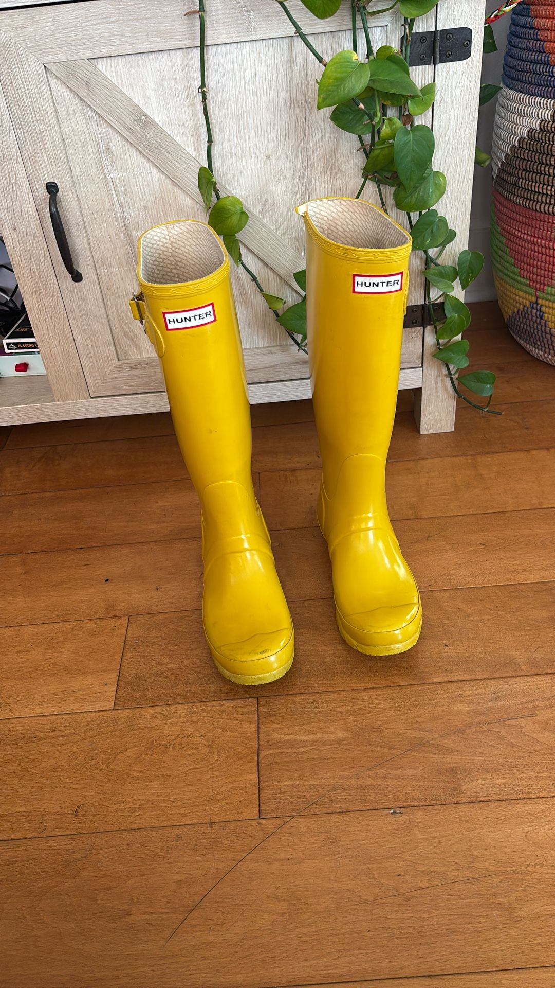 Hunter Rain Boots Size 8 + Boot Socks