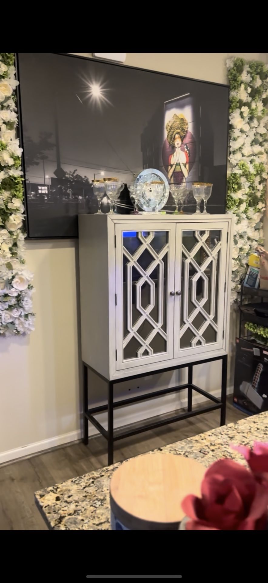 π·β¨ Elegant Mirrored Wine Glass Cabinet β¨π·