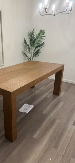 Dinning room table and chairs