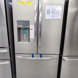 FRIGIDAIRE  GALLERY COUNTER DEPTH FRENCH DOOR REFRIGERATOR WITH 1YEAR WARRANTY/1AÑO DE GARANTIA POR ESCRITO 
