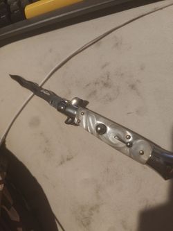 Stiletto switchblade