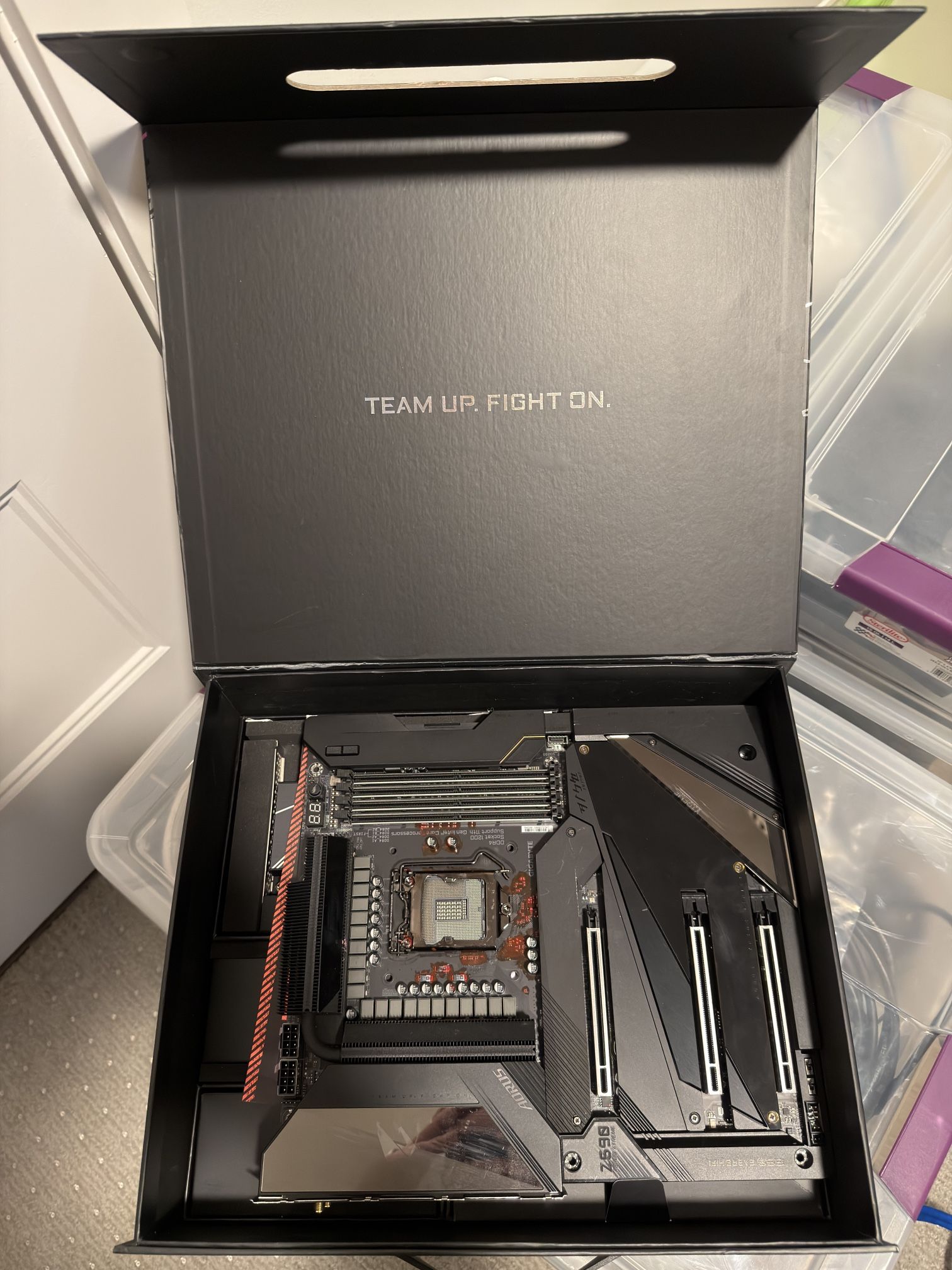 GIGABYTE Z590 AORUS XTREME – Used / Good Condition – Original Box + WiFi Antenna