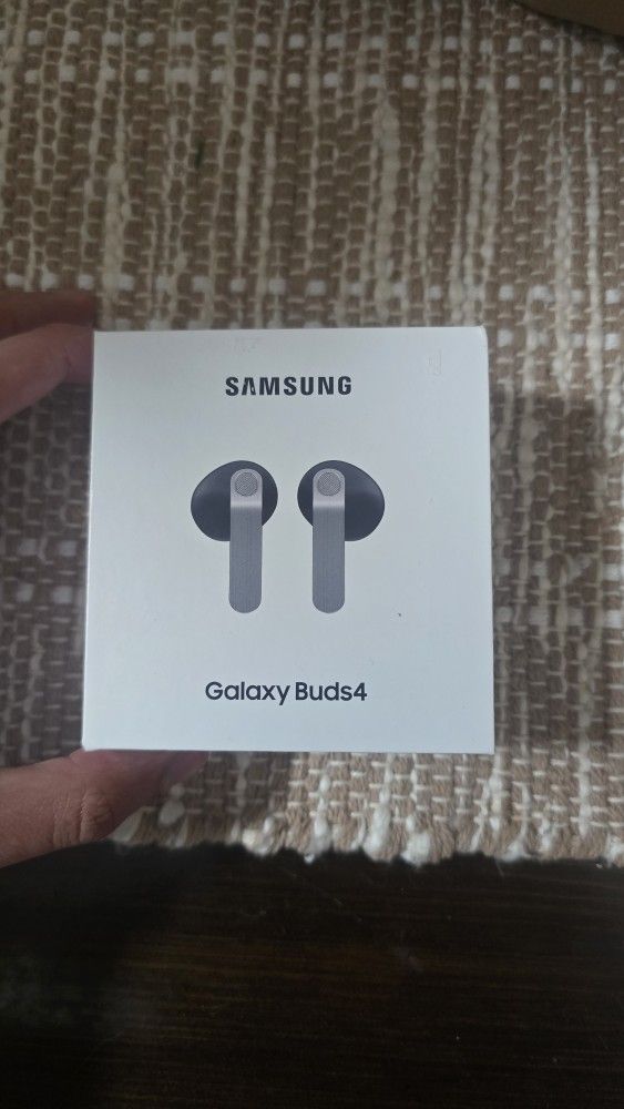 Galaxy Buds 4 SEALED