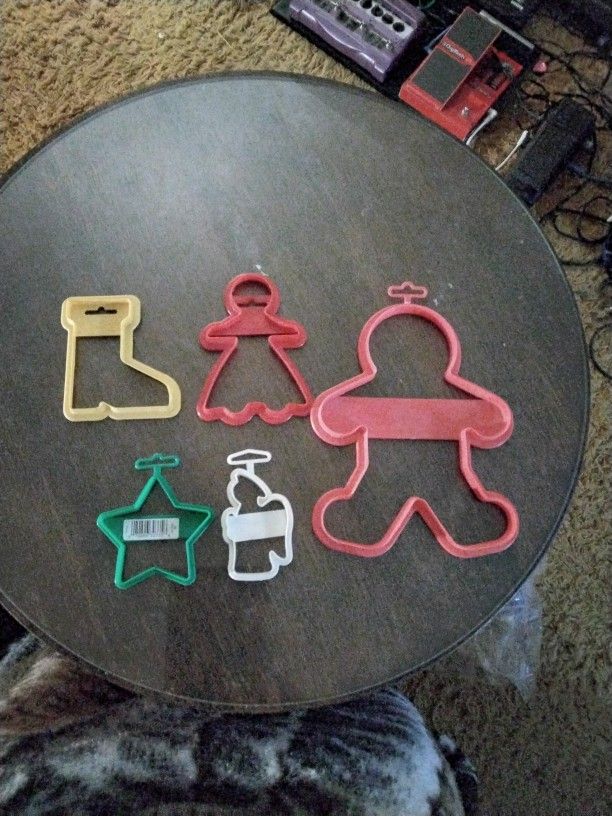 5 Wilton Plastic Cookie Cutters