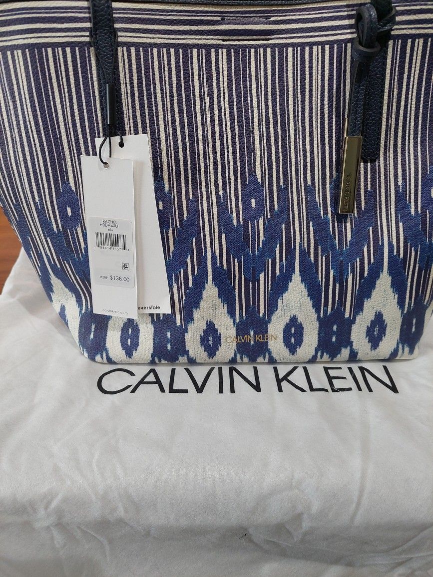 NEW CALVIN KLEIN TOTE BAG W/WRISTLET