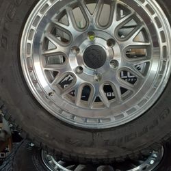 Bendo Un Set De RINES Nuevos Para Toyota Tacoma Chevy Silverado Con Llantas Usados 255/75R17