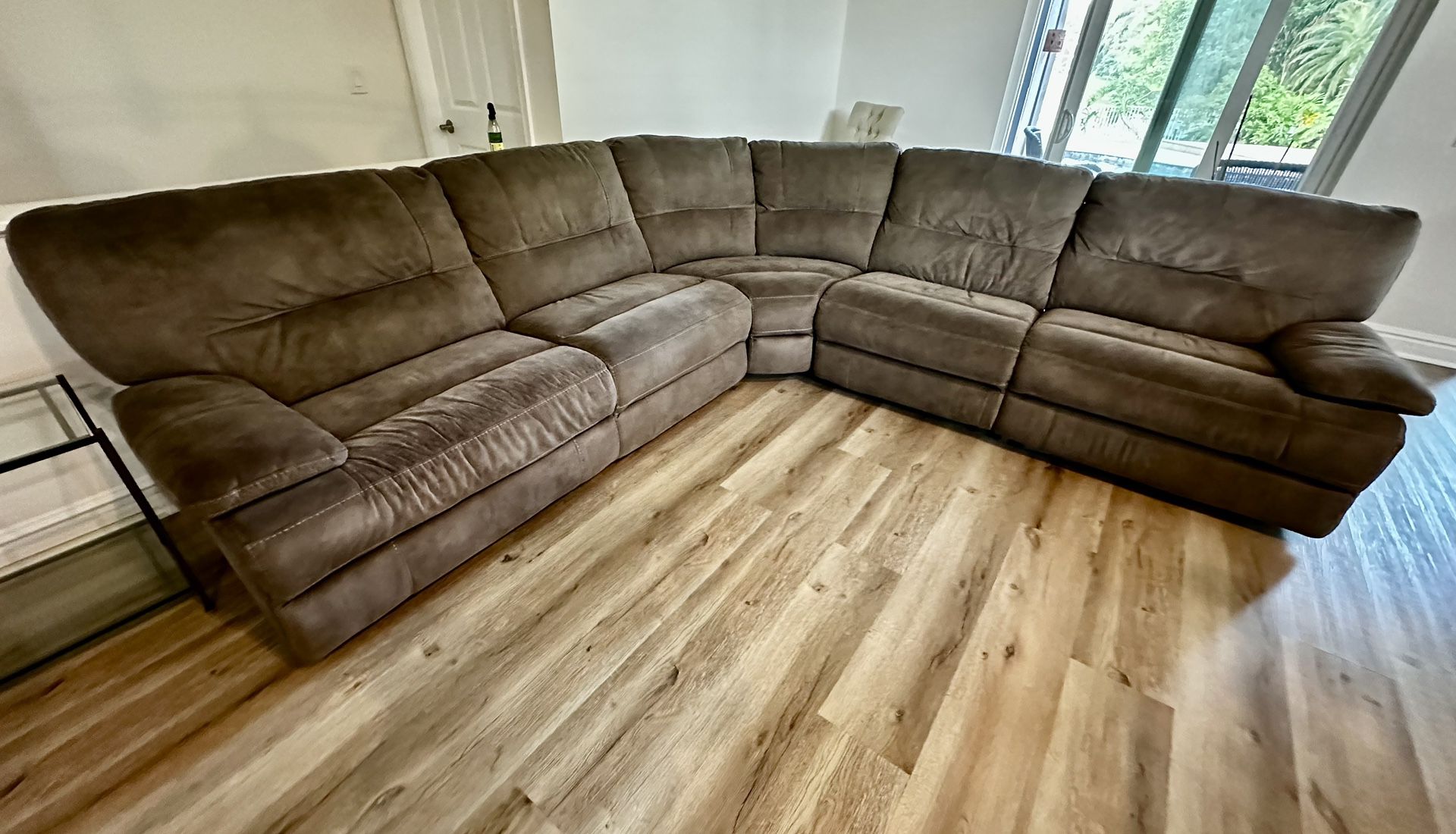 Great Sectional Reclining Couch (recliner) 