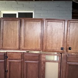  kitchen cabinets, electric stove, refrigerator and microwave Gabinetes de Cosina Estufa Eléctrica Refrigerador Micro