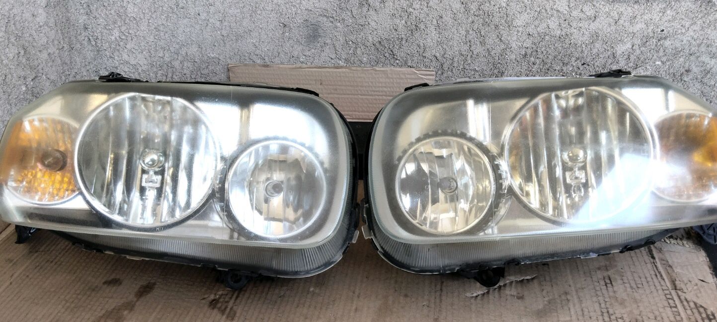2007 Ford escape Headlights $60